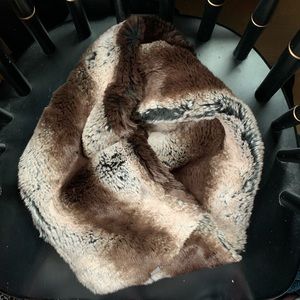 Faux fur Infiniti Scarf